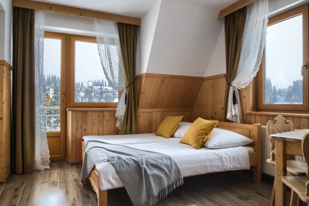 Nr. 6 Pokój czteroosobowy z pojedynczymi łóżkami,  balkonem i widokiem na Tatry